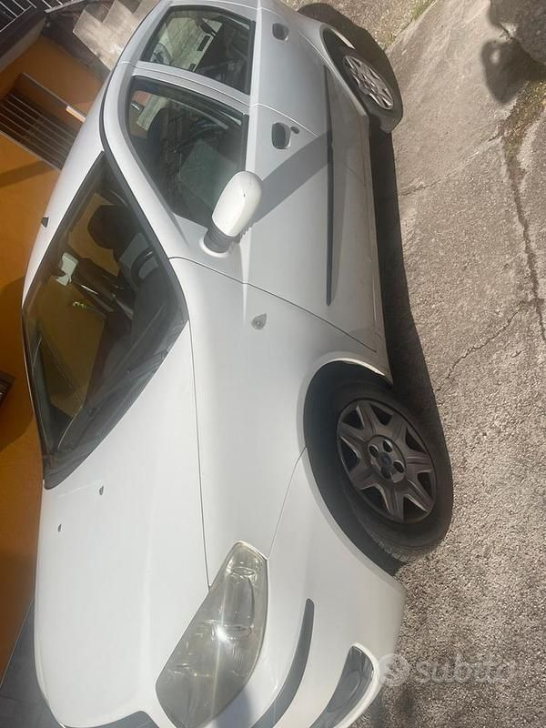 Usata Fiat Punto 2005 Bianco Utilitaria