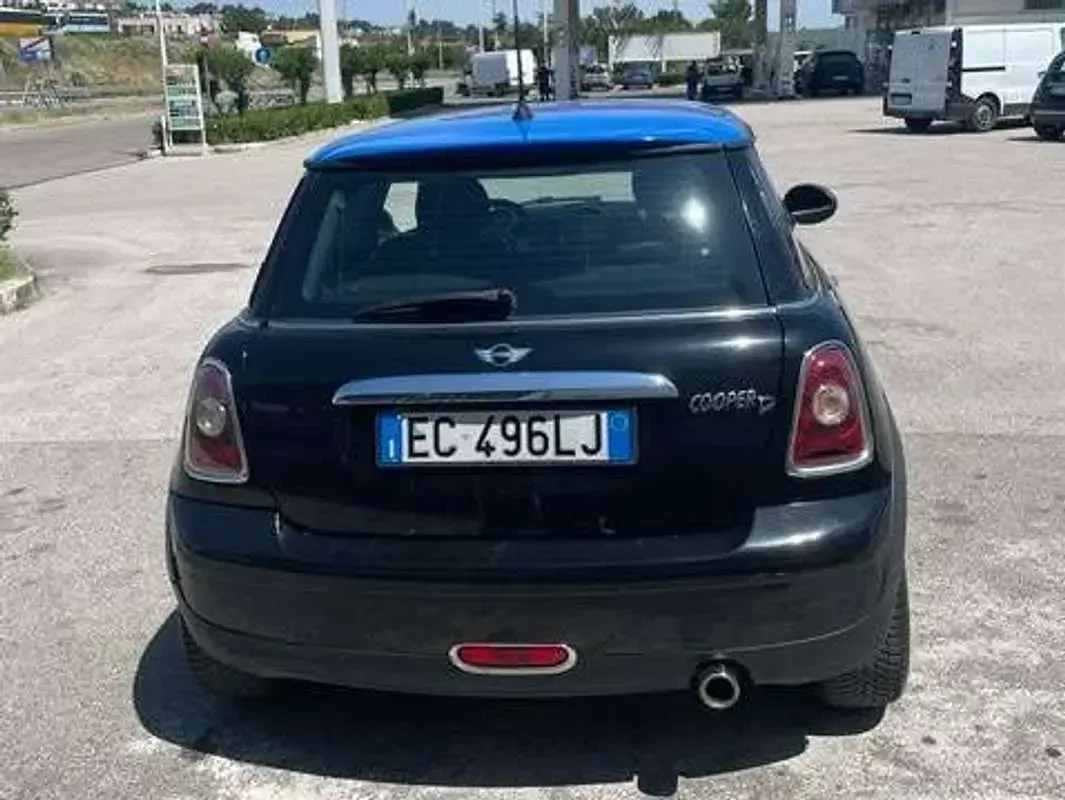 Usata Mini Cooper D Pepper 109 CV (80 kW) 2010 Nero Utilitaria
