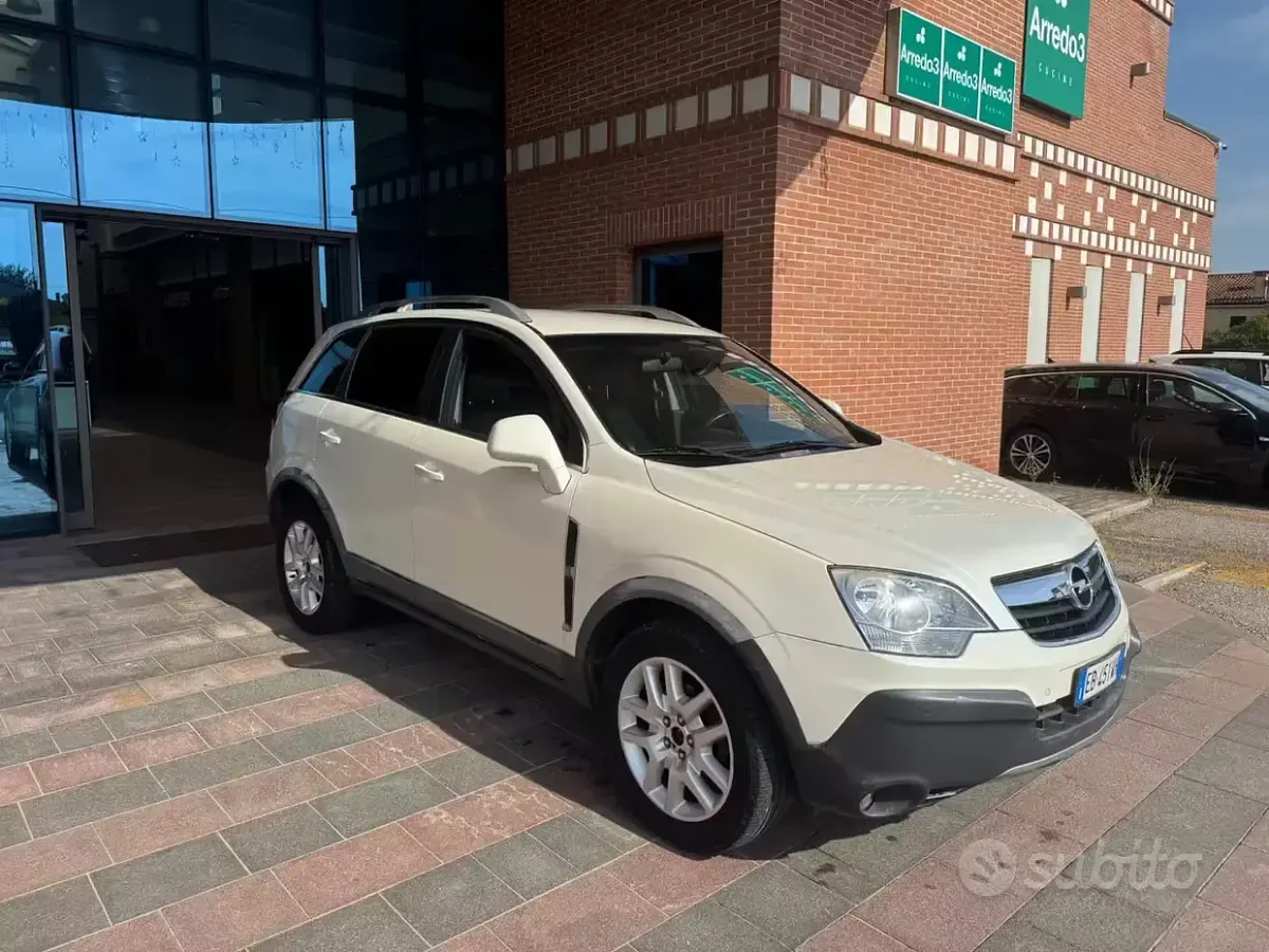Usata Opel Antara Edition+ 127 CV (93 kW) 2010 Grigio SUV