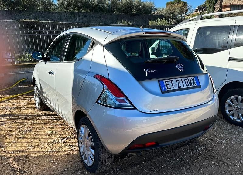 Usata Lancia Ypsilon S 95 CV (69 kW) 2014 Argento Utilitaria