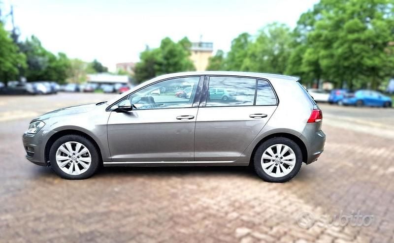 Usado VW Golf VII Highline 125 CV (91 kW) 2015 Gris Berlina