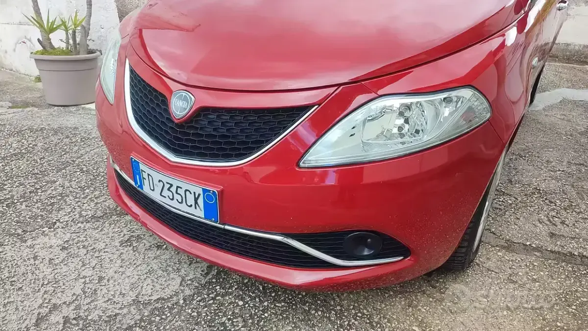 Usata Lancia Ypsilon 69 CV (50 kW) 2017 Bianco Utilitaria