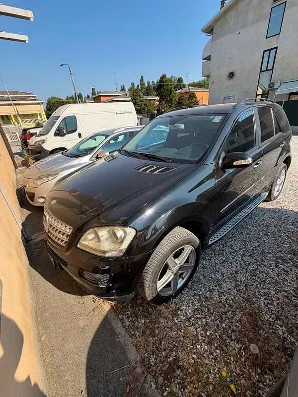 Usata Mercedes ML320 Chrome 224 CV (164 kW) 2006 Nero SUV