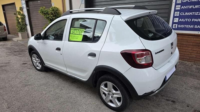 Usata Dacia Sandero Stepway 90 CV (66 kW) 2016 Bianco Berlina