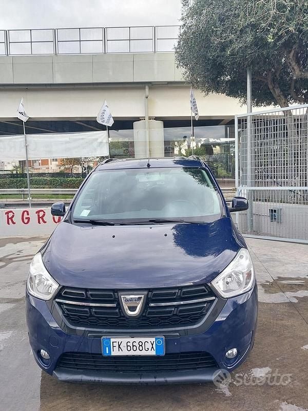 Usata Dacia Lodgy 101 CV (74 kW) 2017 Blu Monovolume
