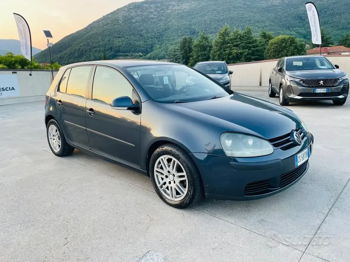 Usata VW Golf IV Sportline 105 CV (77 kW) 2005 Grigio Berlina