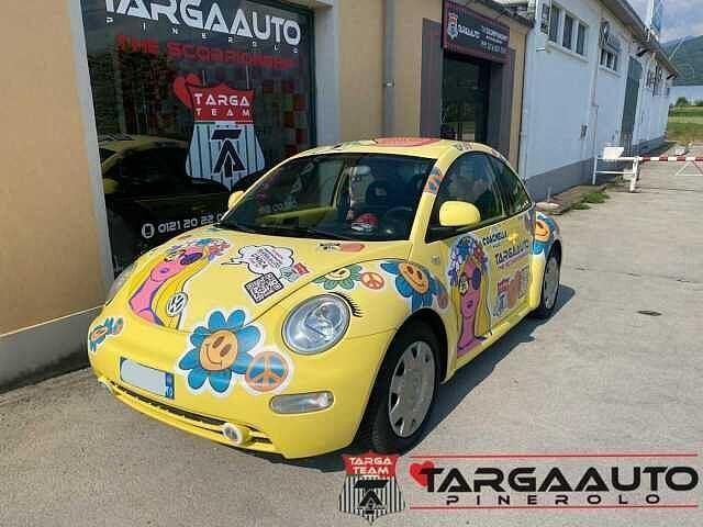 Giallo Usata 2000 VW Beetle Tre volumi | 2500 € (Buon prezzo) - Immagine 1/4