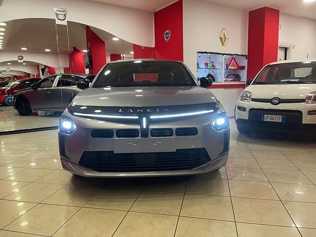 Usata Lancia Ypsilon 101 CV (74 kW) 2024 Grigio Utilitaria