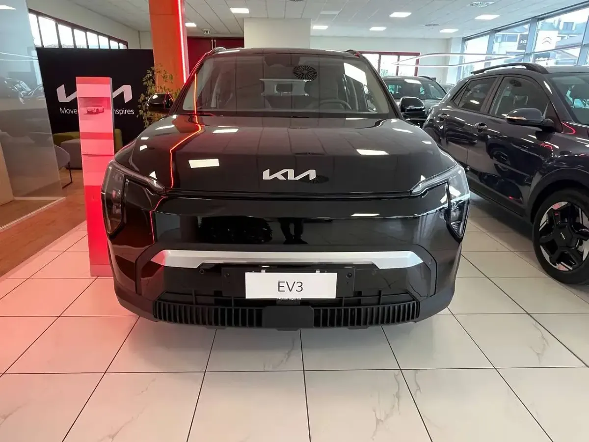 Nuova Kia EV3 Air 150 kW (204 CV) 2026 Aurora black SUV