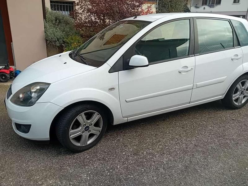 Usata Ford Fiesta 68 CV (50 kW) 2008 Bianco Utilitaria