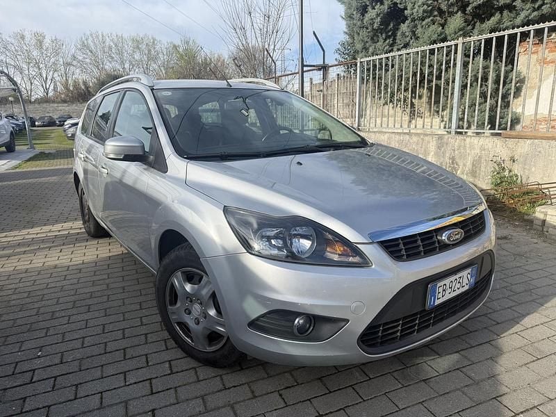 Usata Ford Focus Style 90 CV (66 kW) 2010 Grigio Station wagon