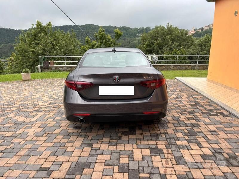 Usata Alfa Romeo Giulia 160 CV (117 kW) 2019 Grigio Berlina