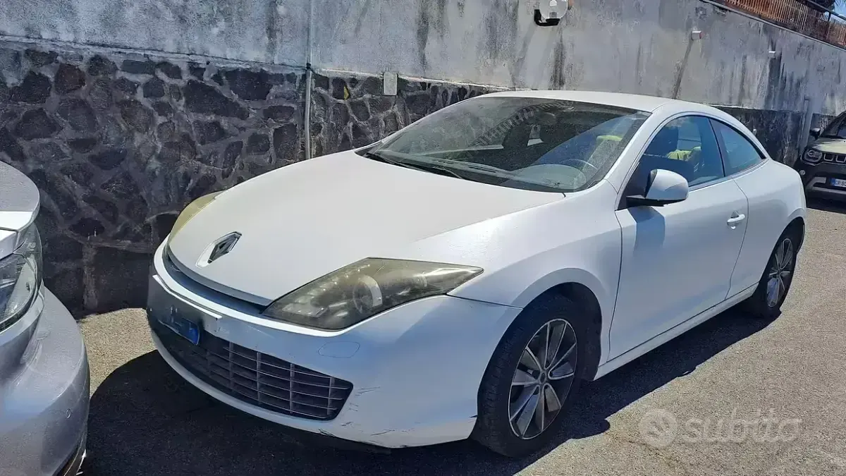 Usata Renault Laguna Coupé 205 CV (150 kW) 2015 Bianco Coupé