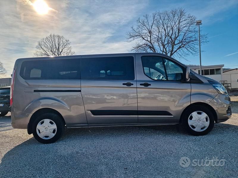 Usata Ford Transit Custom Trend 130 CV (95 kW) 2018 Grigio Station wagon
