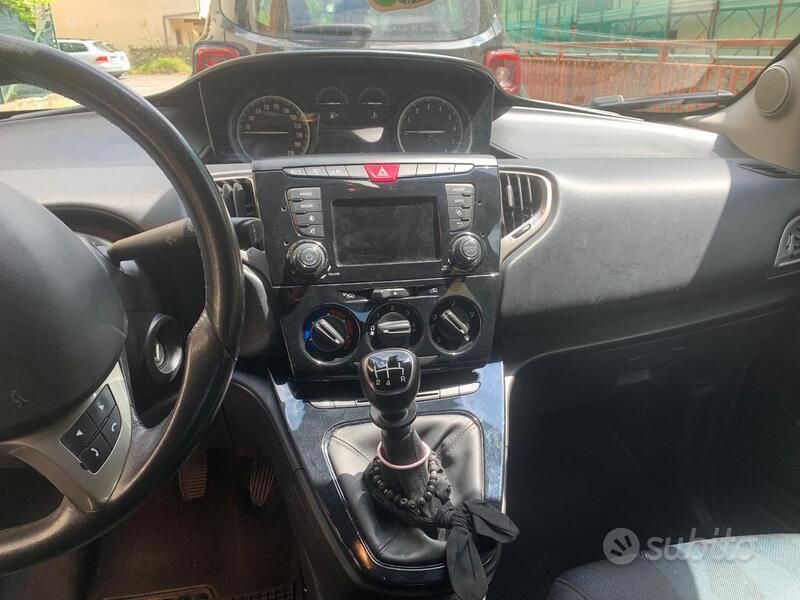 Usata Lancia Ypsilon 69 CV (50 kW) 2018 Bianco Utilitaria