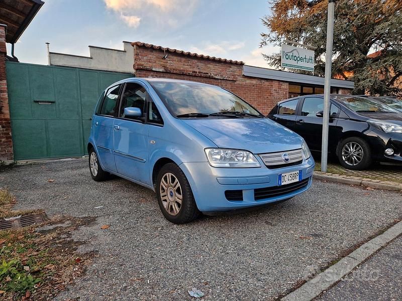 Usata Fiat Idea Dynamic 77 CV (56 kW) 2006 Blu Monovolume