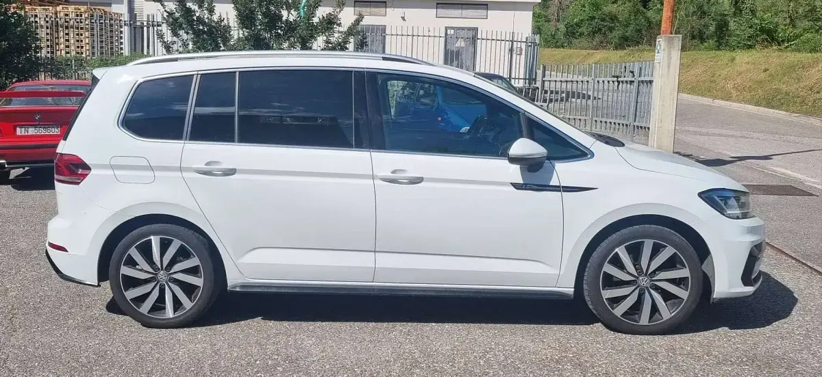 Usata VW Touran R-line 150 CV (110 kW) 2016 Bianco Monovolume