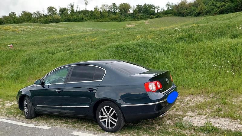 Usata VW Passat 105 CV (77 kW) 2008 Blu Berlina