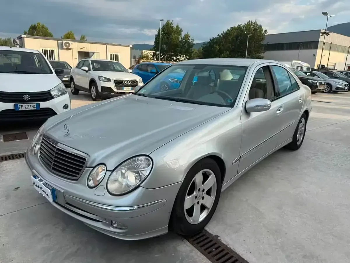 Usata Mercedes E220 Avantgarde 150 CV (110 kW) 2003 Berlina
