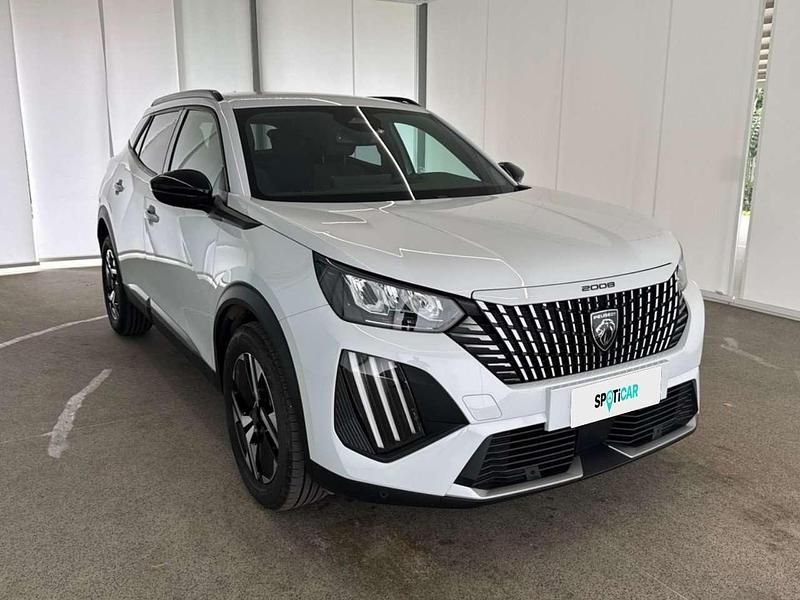 Usata Peugeot 2008 Allure 102 CV (75 kW) 2025 Bianco SUV