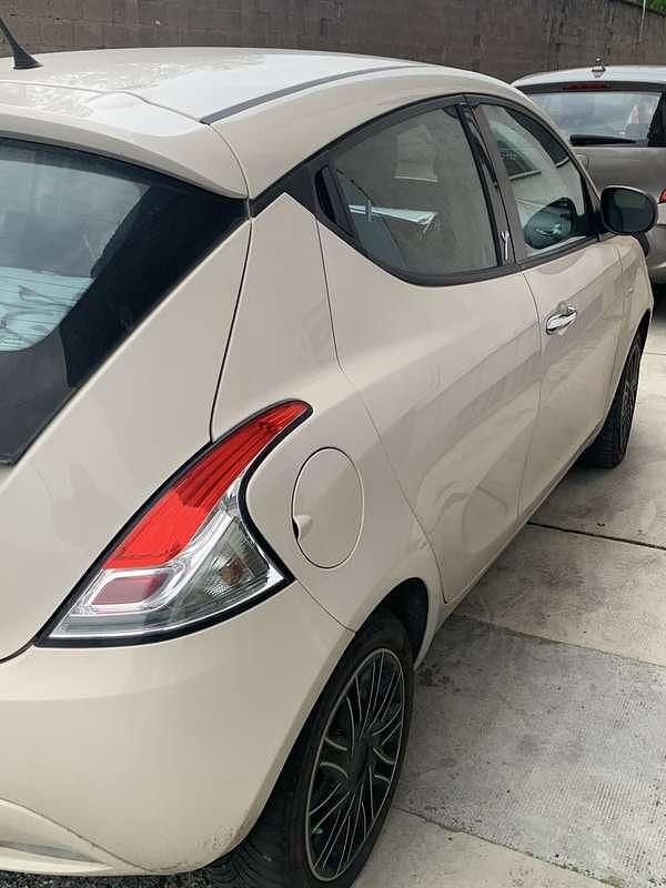 Usata Lancia Ypsilon Silver 69 CV (50 kW) 2017 Utilitaria
