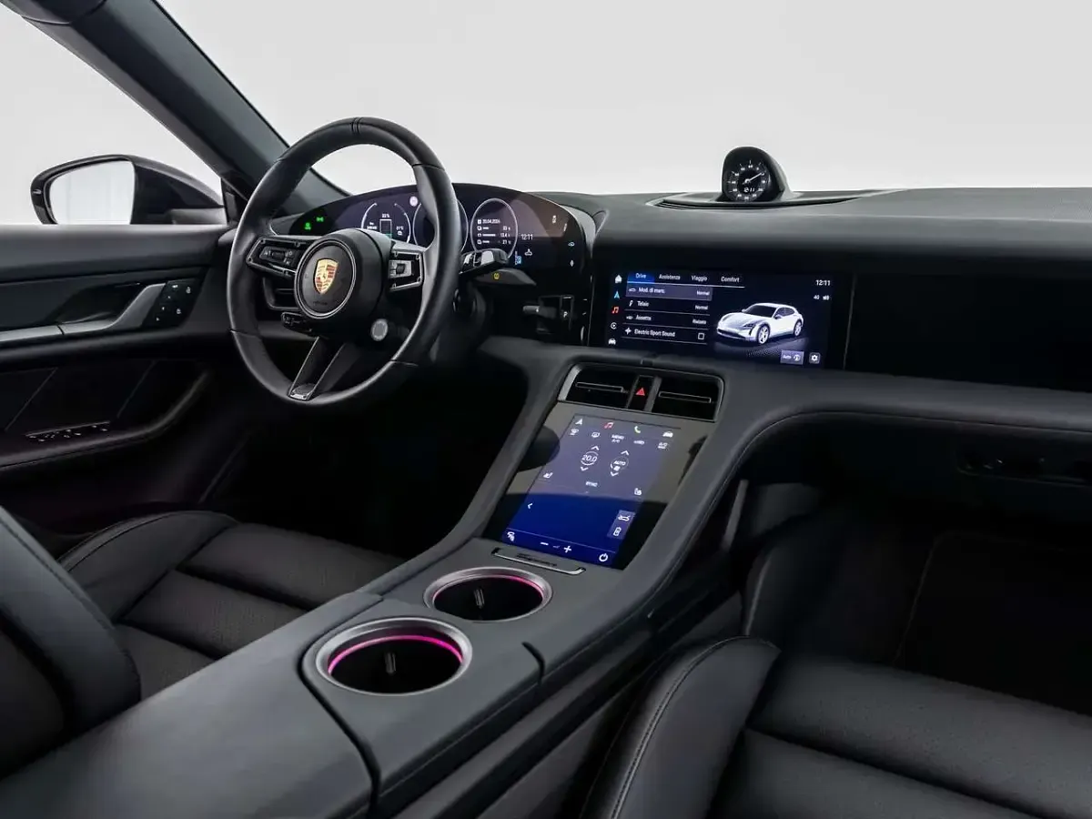 Usata Porsche Taycan Cross Turismo 319 kW (435 CV) 2025 Nero jet metallizzato Station wagon