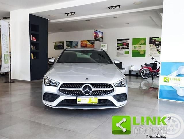 Usata Mercedes CLA200 Premium 163 CV (119 kW) 2021 Grigio Berlina