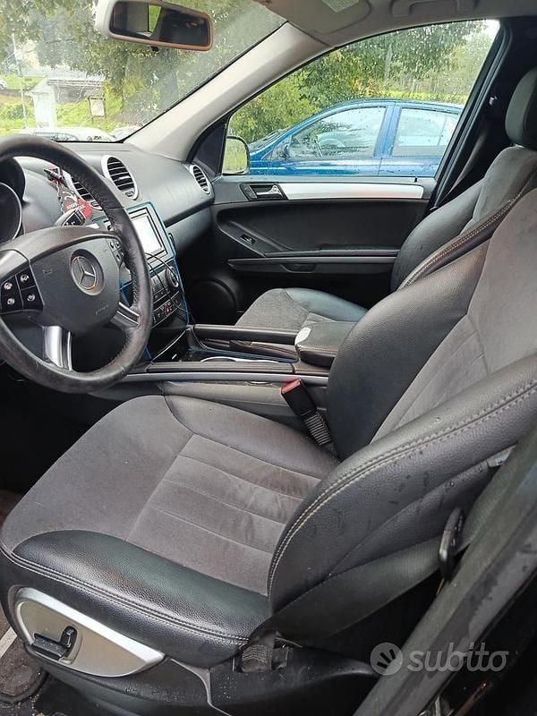 Usata Mercedes ML320 224 CV (164 kW) 2007 Nero SUV
