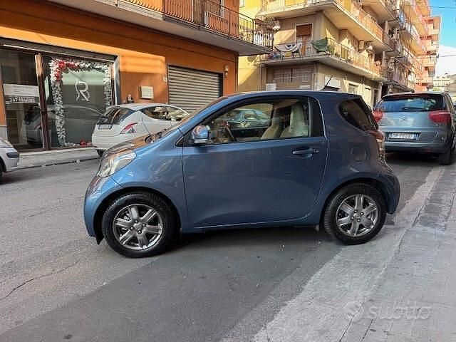 Begagnad Toyota iQ 68 HK (50 kW) 2010 Blå Halvkombi
