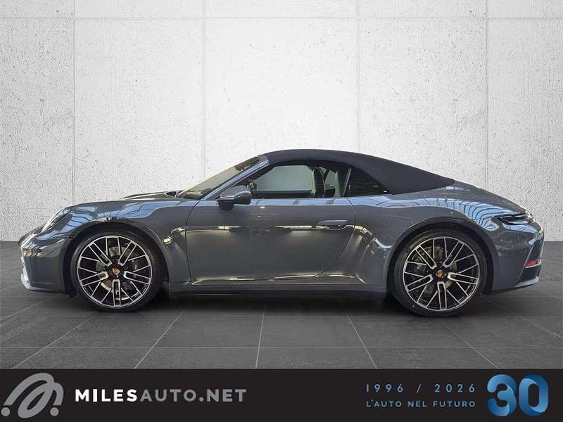Usata Porsche 911 Carrera Cabriolet 394 CV (289 kW) 2024 Grigio Cabrio