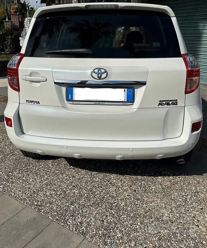Usata Toyota RAV4 150 CV (110 kW) 2011 SUV