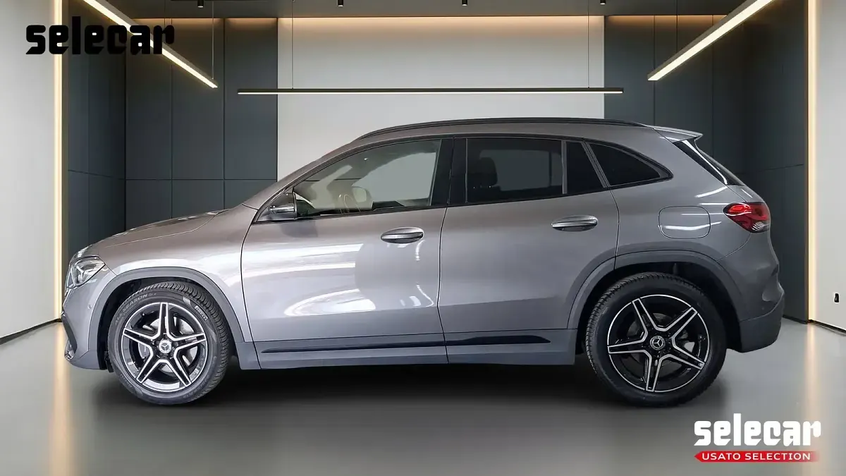Usata Mercedes GLA200 Premium 150 CV (110 kW) 2022 Grigio metallizzato scuro SUV