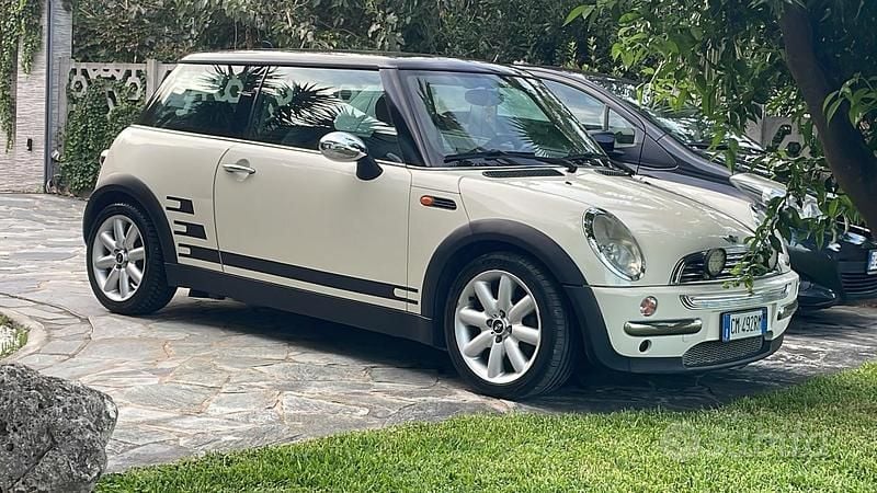 Usata Mini Cooper 116 CV (85 kW) 2004 Marrone Utilitaria