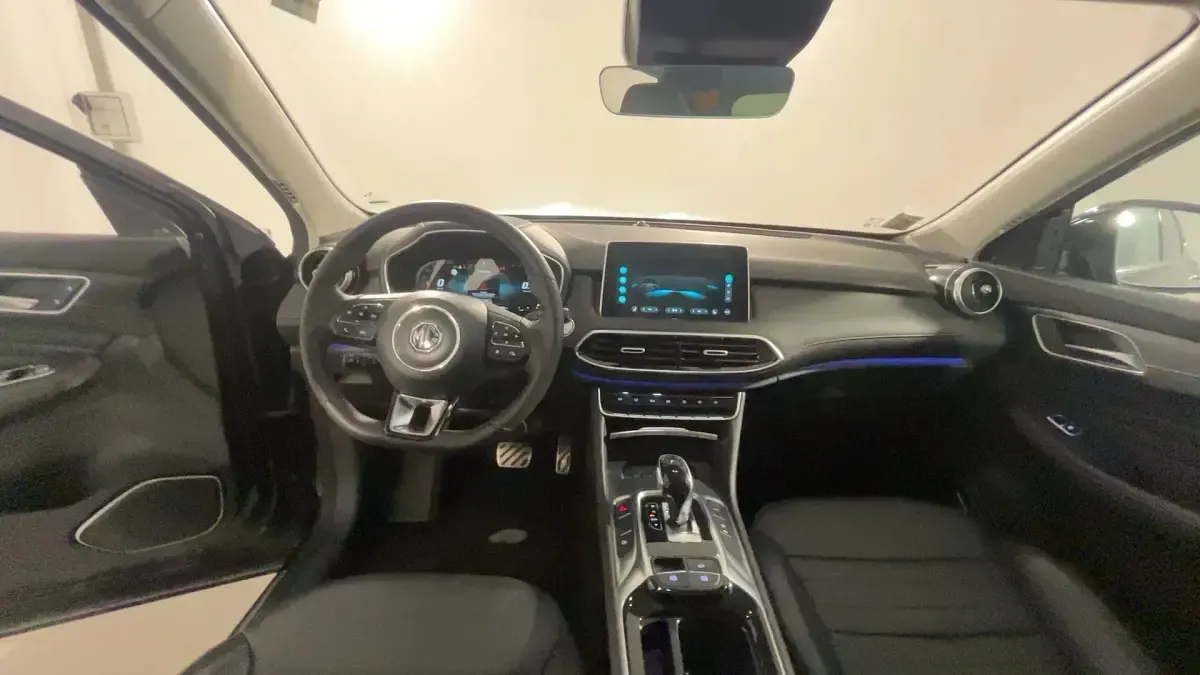 Usata MG HS Luxury 162 CV (119 kW) 2024 Pbc  pebble black SUV