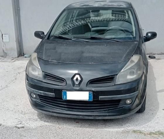 Nero Usata 2005 Renault Clio II Utilitaria | 800 € (Super prezzo) - Immagine 1/4