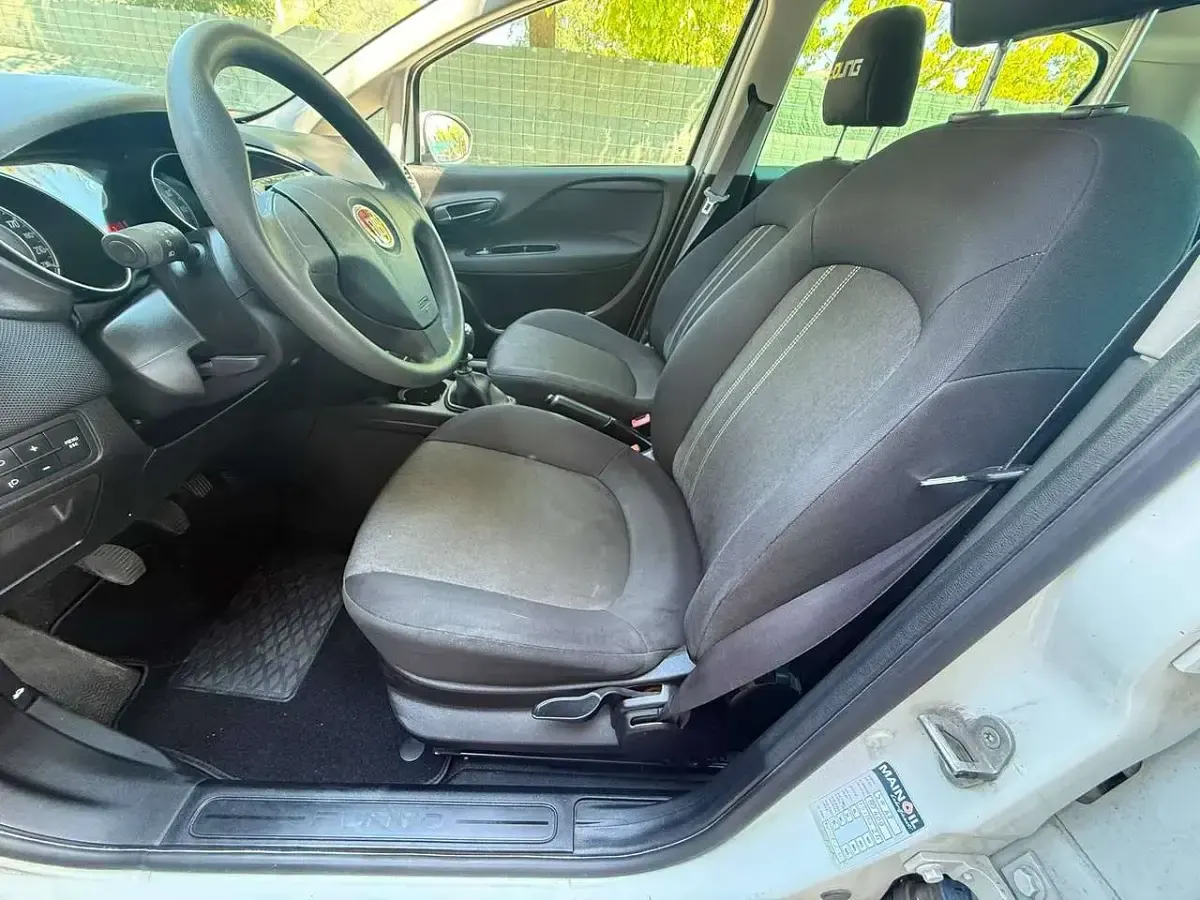 Usata Fiat Punto Young 69 CV (50 kW) 2014 Bianco tetto nero Utilitaria