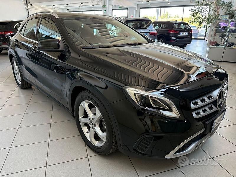 Nero Usata 2020 Mercedes GLA180 SUV | 20.400 € (Ottimo prezzo) - Immagine 1/4