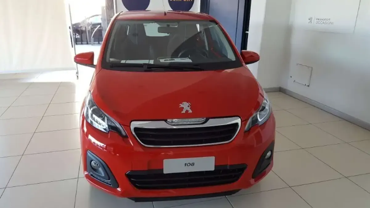 Usata Peugeot 108 Active 69 CV (50 kW) 2015 Rosso Utilitaria