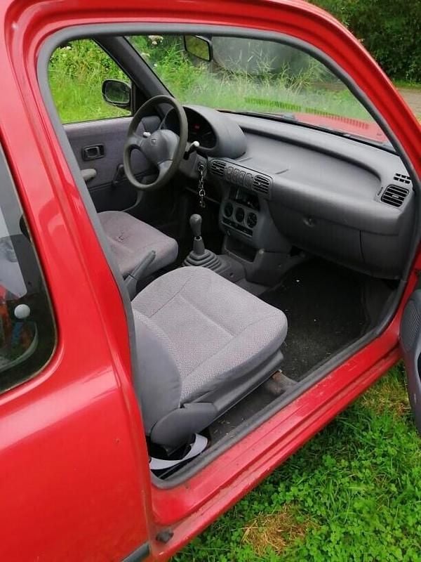 Usata Nissan Micra 59 CV (43 kW) 2002 Rosso Berlina