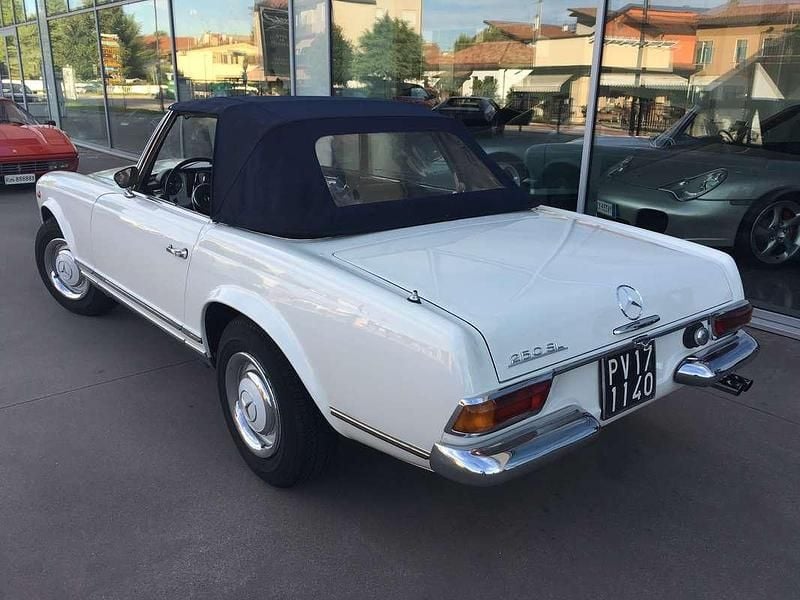 Usata Mercedes 250 150 CV (110 kW) 1967 Bianco Cabrio