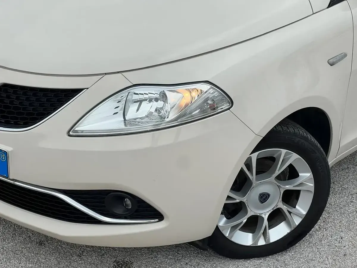 Usata Lancia Ypsilon S 95 CV (69 kW) 2015 Beige Utilitaria