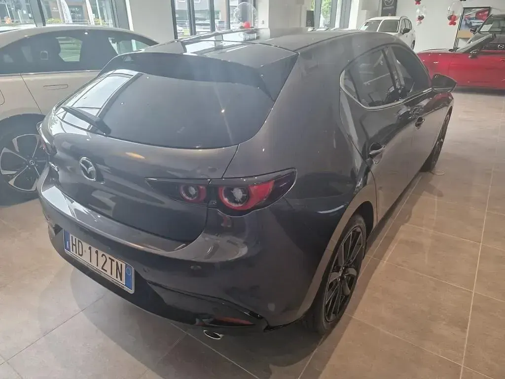 Nuova Mazda 3 140 CV (102 kW) 2026 Machine grey Berlina