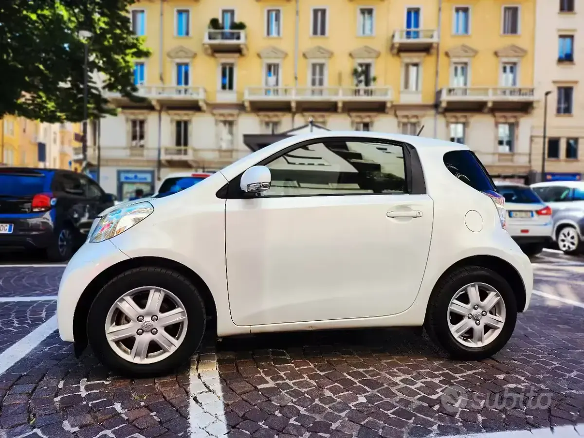 Usata Toyota iQ Sol 68 CV (50 kW) 2010 Utilitaria