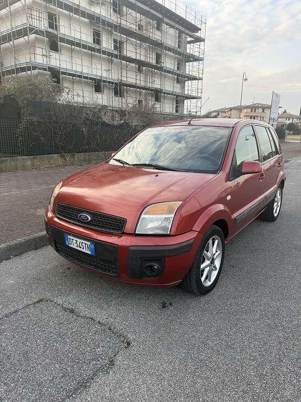 Usata Ford Fusion Titanium 68 CV (50 kW) 2009 Rosso Utilitaria