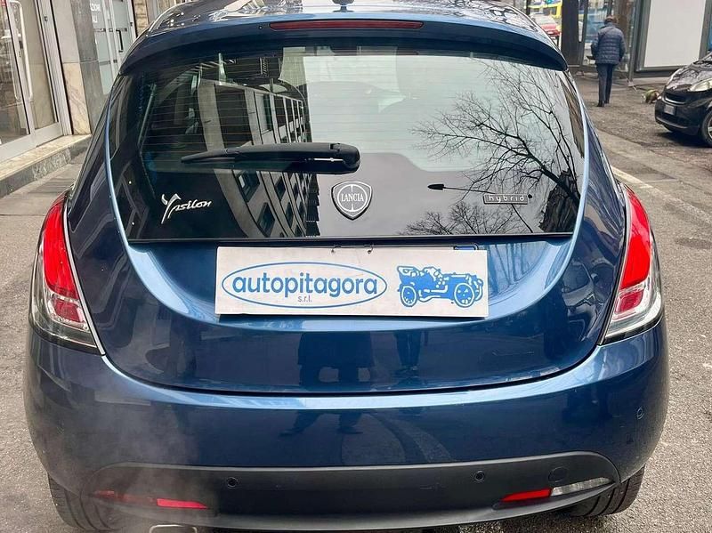 Usata Lancia Ypsilon Gold 69 CV (50 kW) 2023 Blu/azzurro Utilitaria