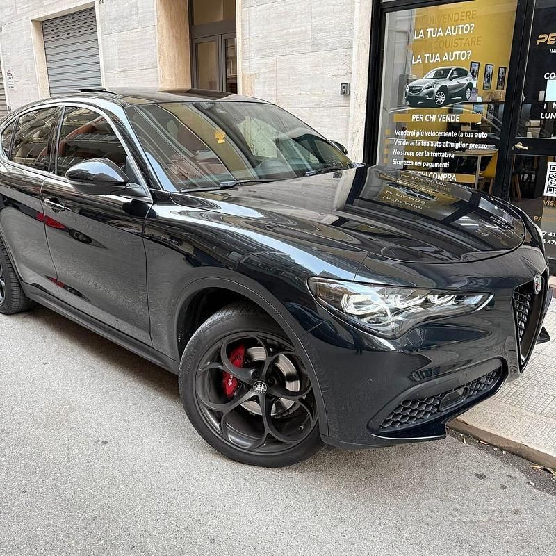 Usata Alfa Romeo Stelvio Competizione 280 CV (205 kW) 2018 Nero SUV