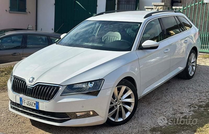 Usata Skoda Superb Executive 150 CV (110 kW) 2016 Bianco Station wagon