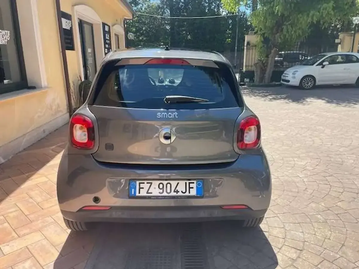 Usata Smart ForFour Electric Drive Passion 41 kW (56 CV) 2019 Grigio Utilitaria