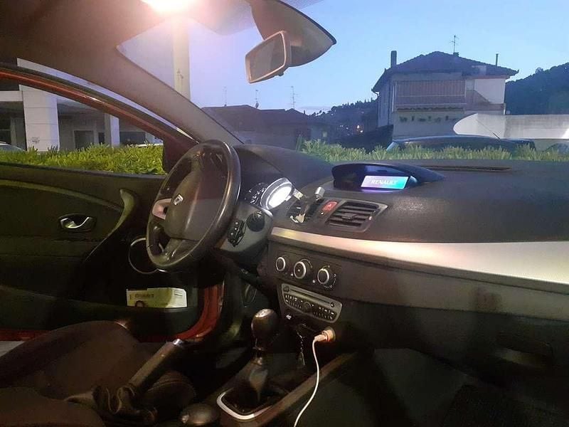 Arancione Usata 2009 Renault Mégane Coupé Dynamique Coupé | 500 € (Buon prezzo) - Immagine 1/4