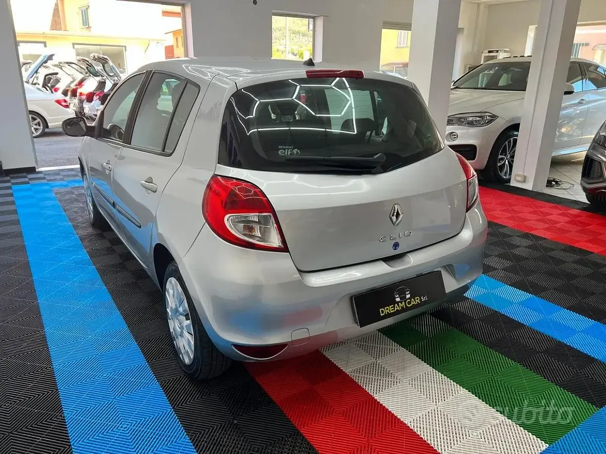 Usata Renault Clio II 75 CV (55 kW) 2010 Gray Berlina